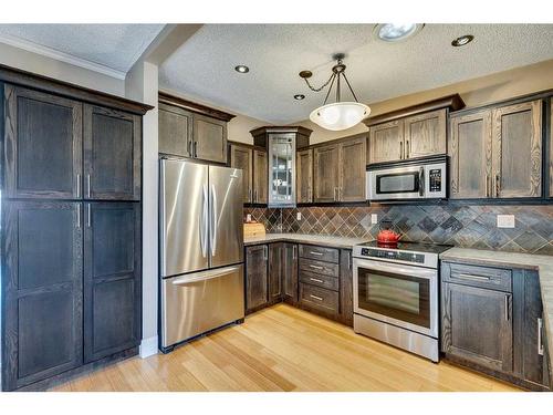 2105 Westmount Road Nw, Calgary, AB - Indoor Photo Showing Kitchen