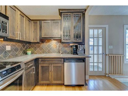 2105 Westmount Road Nw, Calgary, AB - Indoor Photo Showing Kitchen