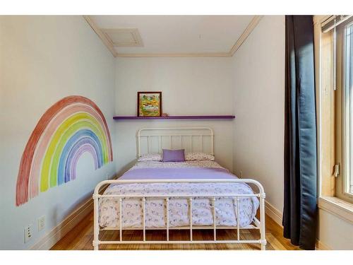 2105 Westmount Road Nw, Calgary, AB - Indoor Photo Showing Bedroom