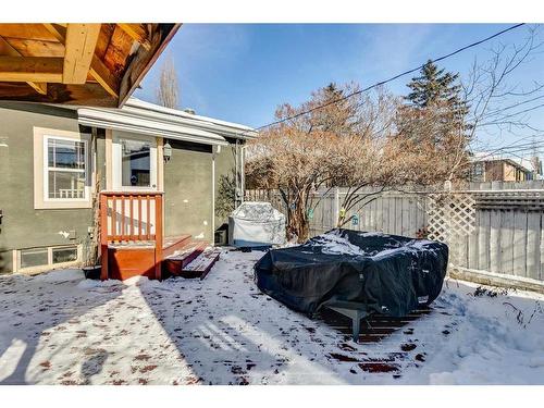 2105 Westmount Road Nw, Calgary, AB - Outdoor