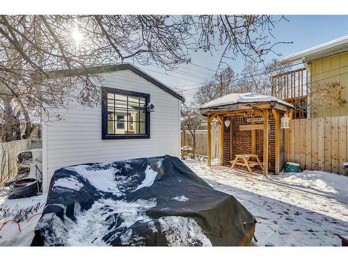 2105 Westmount Road Nw, Calgary, AB - Outdoor