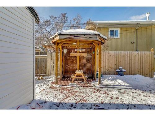 2105 Westmount Road Nw, Calgary, AB - Outdoor With Exterior