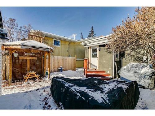 2105 Westmount Road Nw, Calgary, AB - Outdoor