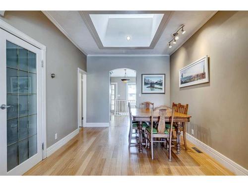 2105 Westmount Road Nw, Calgary, AB - Indoor Photo Showing Dining Room