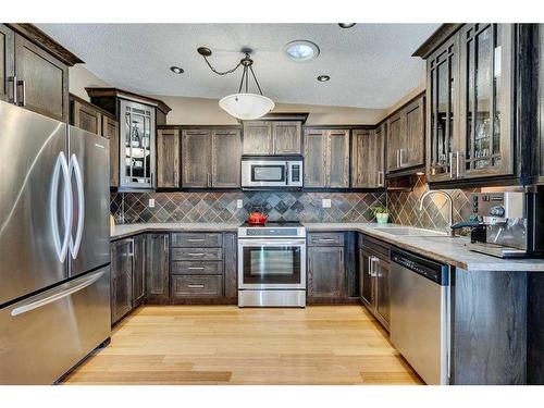 2105 Westmount Road Nw, Calgary, AB - Indoor Photo Showing Kitchen With Upgraded Kitchen