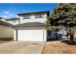 7 Applecrest Court SE Calgary, AB T2A 7N8