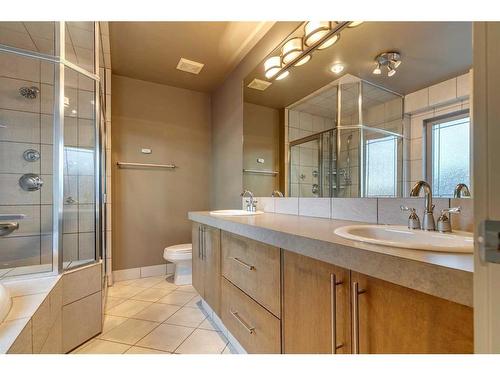 3306 21 Street Sw, Calgary, AB - Indoor Photo Showing Bathroom