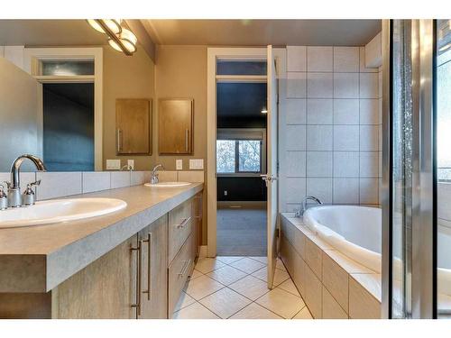 3306 21 Street Sw, Calgary, AB - Indoor Photo Showing Bathroom