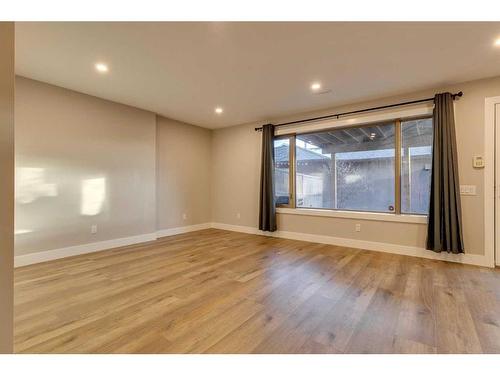 3306 21 Street Sw, Calgary, AB - Indoor Photo Showing Other Room