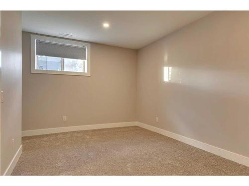 3306 21 Street Sw, Calgary, AB - Indoor Photo Showing Other Room