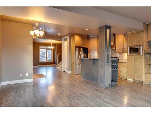 3306 21 Street Sw, Calgary, AB - Indoor Photo Showing Kitchen