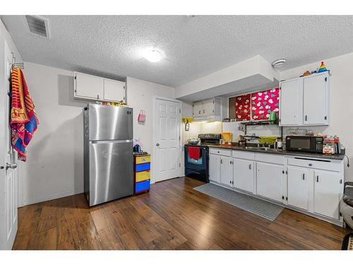 106 Cityscape Way Ne, Calgary, AB - Indoor Photo Showing Kitchen With Double Sink