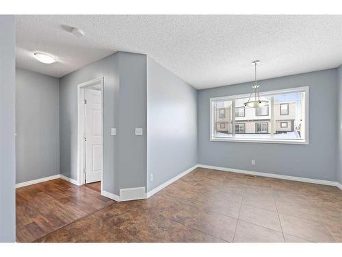 153 Everhollow Heights Sw, Calgary, AB - Indoor Photo Showing Other Room