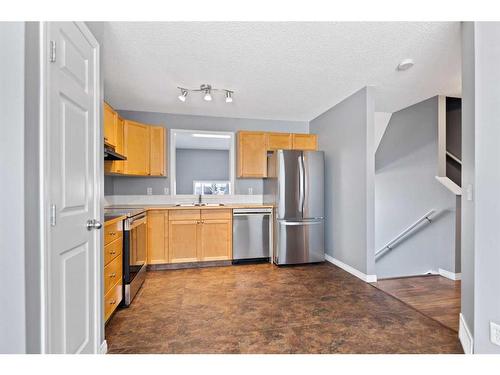 153 Everhollow Heights Sw, Calgary, AB - Indoor Photo Showing Kitchen With Double Sink