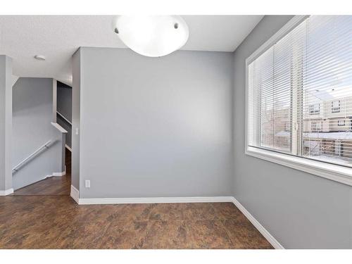 153 Everhollow Heights Sw, Calgary, AB - Indoor Photo Showing Other Room