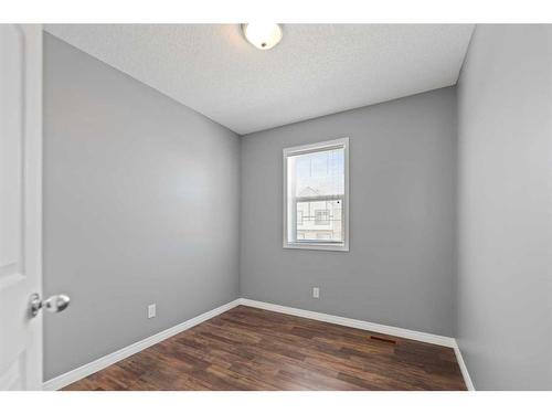 153 Everhollow Heights Sw, Calgary, AB - Indoor Photo Showing Other Room