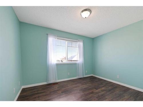 153 Everhollow Heights Sw, Calgary, AB - Indoor Photo Showing Other Room