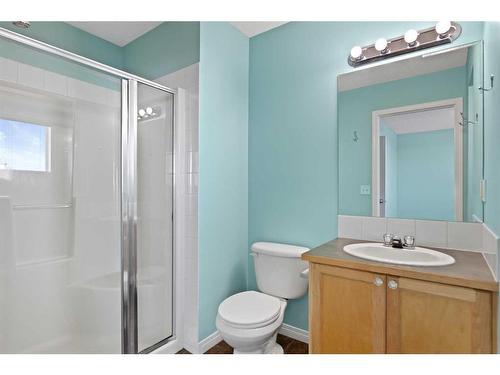 153 Everhollow Heights Sw, Calgary, AB - Indoor Photo Showing Bathroom