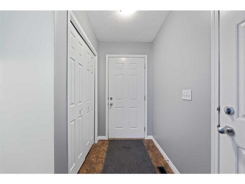 153 Everhollow Heights Sw, Calgary, AB - Indoor Photo Showing Other Room