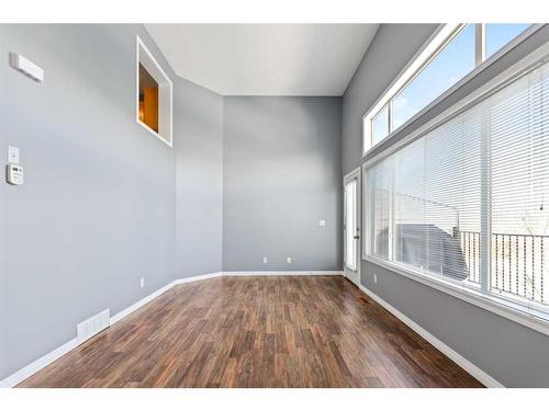 153 Everhollow Heights Sw, Calgary, AB - Indoor Photo Showing Other Room