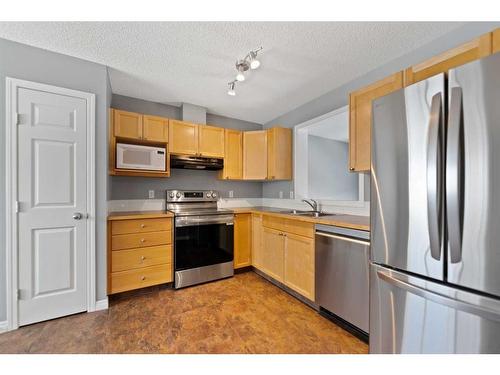 153 Everhollow Heights Sw, Calgary, AB - Indoor Photo Showing Kitchen With Double Sink