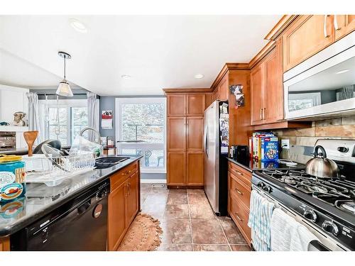 28 Hawkfield Place Nw, Calgary, AB - Indoor Photo Showing Kitchen