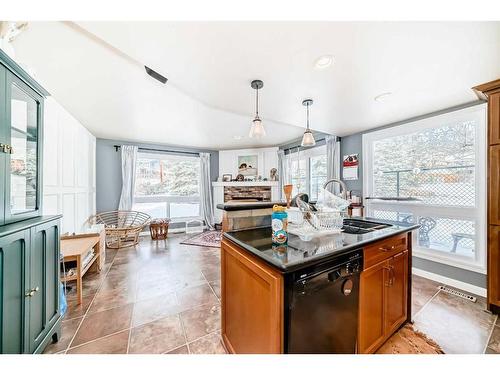 28 Hawkfield Place Nw, Calgary, AB - Indoor Photo Showing Kitchen