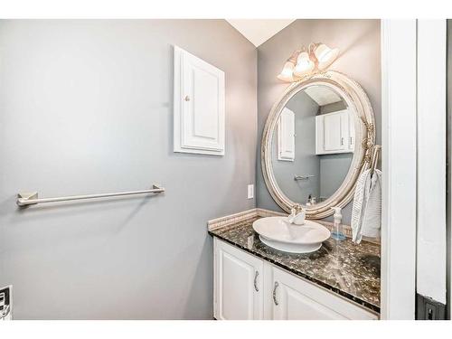 28 Hawkfield Place Nw, Calgary, AB - Indoor Photo Showing Bathroom