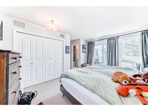 28 Hawkfield Place Nw, Calgary, AB - Indoor Photo Showing Bedroom