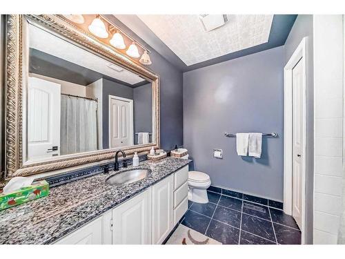 28 Hawkfield Place Nw, Calgary, AB - Indoor Photo Showing Bathroom