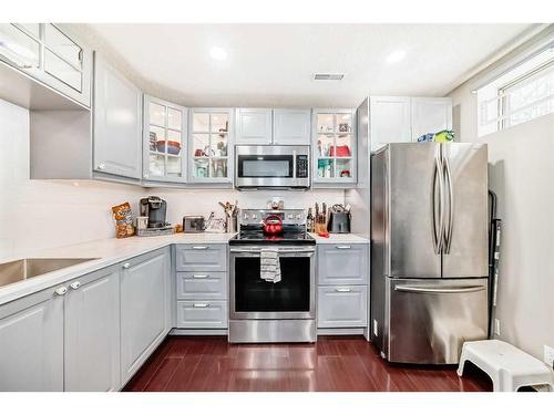 28 Hawkfield Place Nw, Calgary, AB - Indoor Photo Showing Kitchen