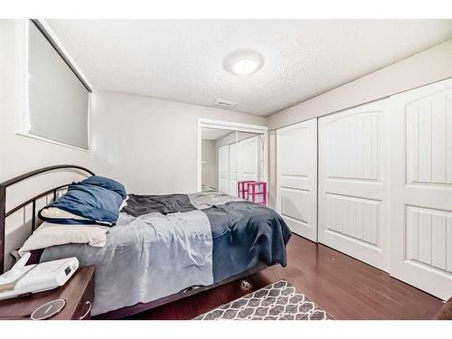 28 Hawkfield Place Nw, Calgary, AB - Indoor Photo Showing Bedroom