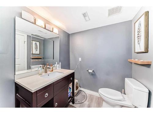 28 Hawkfield Place Nw, Calgary, AB - Indoor Photo Showing Bathroom