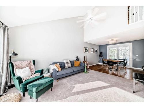 28 Hawkfield Place Nw, Calgary, AB - Indoor Photo Showing Living Room