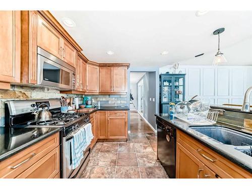 28 Hawkfield Place Nw, Calgary, AB - Indoor Photo Showing Kitchen