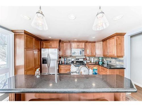 28 Hawkfield Place Nw, Calgary, AB - Indoor Photo Showing Kitchen