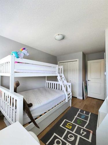 18 Sage Meadows Terrace Nw, Calgary, AB - Indoor Photo Showing Bedroom