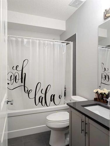 18 Sage Meadows Terrace Nw, Calgary, AB - Indoor Photo Showing Bathroom