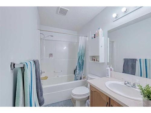 13 Mt Aberdeen Manor Se, Calgary, AB - Indoor Photo Showing Bathroom