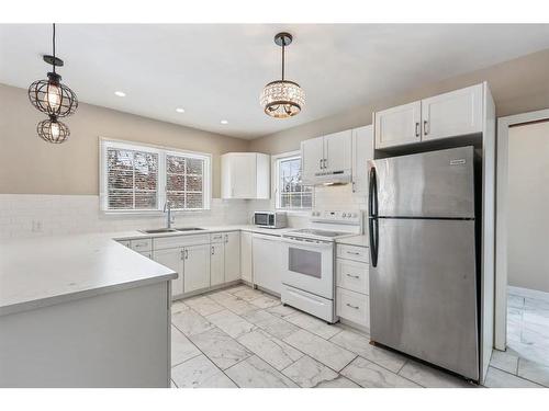 601 30 Avenue Sw, Calgary, AB - Indoor Photo Showing Kitchen