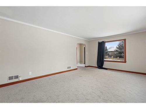 601 30 Avenue Sw, Calgary, AB - Indoor Photo Showing Other Room