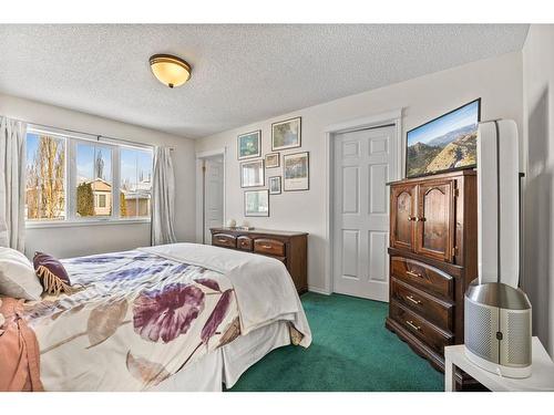 212 Tuscany Valley Way Nw, Calgary, AB - Indoor Photo Showing Bedroom