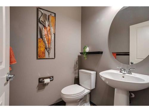 692 New Brighton Drive Se, Calgary, AB - Indoor Photo Showing Bathroom