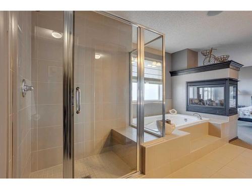 692 New Brighton Drive Se, Calgary, AB - Indoor Photo Showing Bathroom