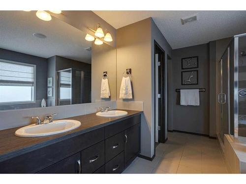 692 New Brighton Drive Se, Calgary, AB - Indoor Photo Showing Bathroom