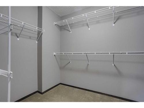 692 New Brighton Drive Se, Calgary, AB - Indoor With Storage