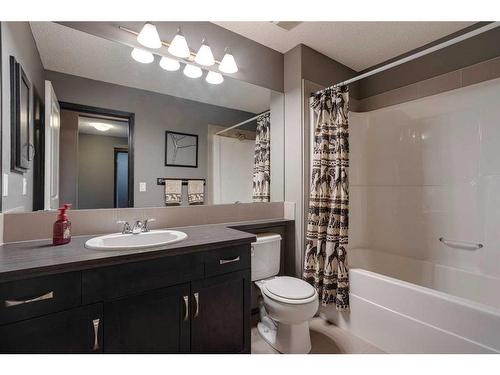 692 New Brighton Drive Se, Calgary, AB - Indoor Photo Showing Bathroom