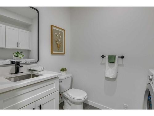 72 Mckenna Way Se, Calgary, AB - Indoor Photo Showing Bathroom