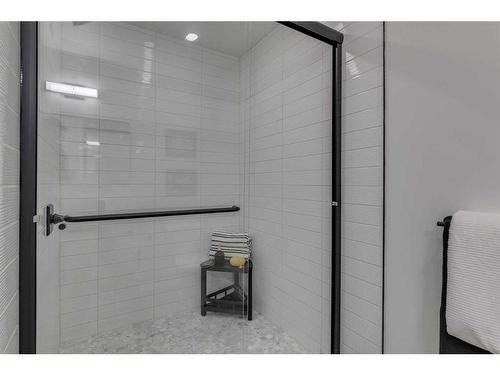 72 Mckenna Way Se, Calgary, AB - Indoor Photo Showing Bathroom