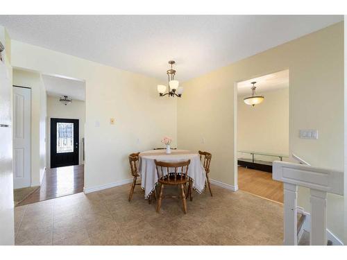 8 Oakvale Place Sw, Calgary, AB - Indoor Photo Showing Dining Room